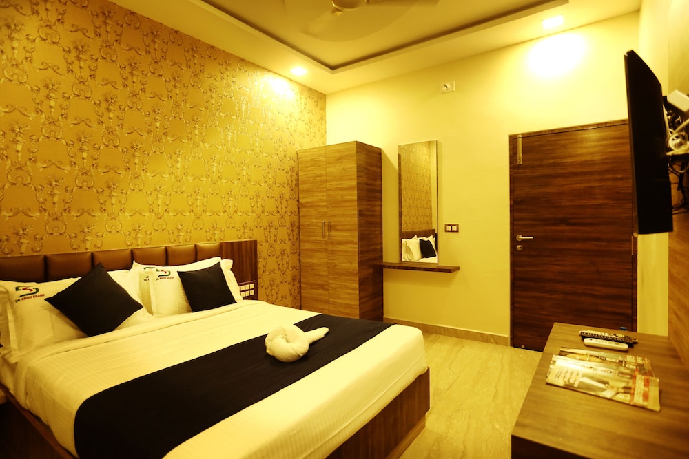 COMFORT, SINGLE, QUEEN BED, ACCESSIBLE