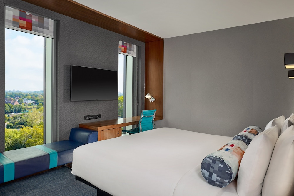 Aloft London Excel 25/80