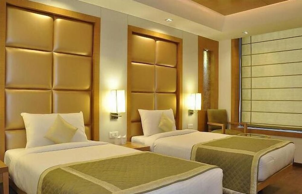Hotel Almondz 12/38