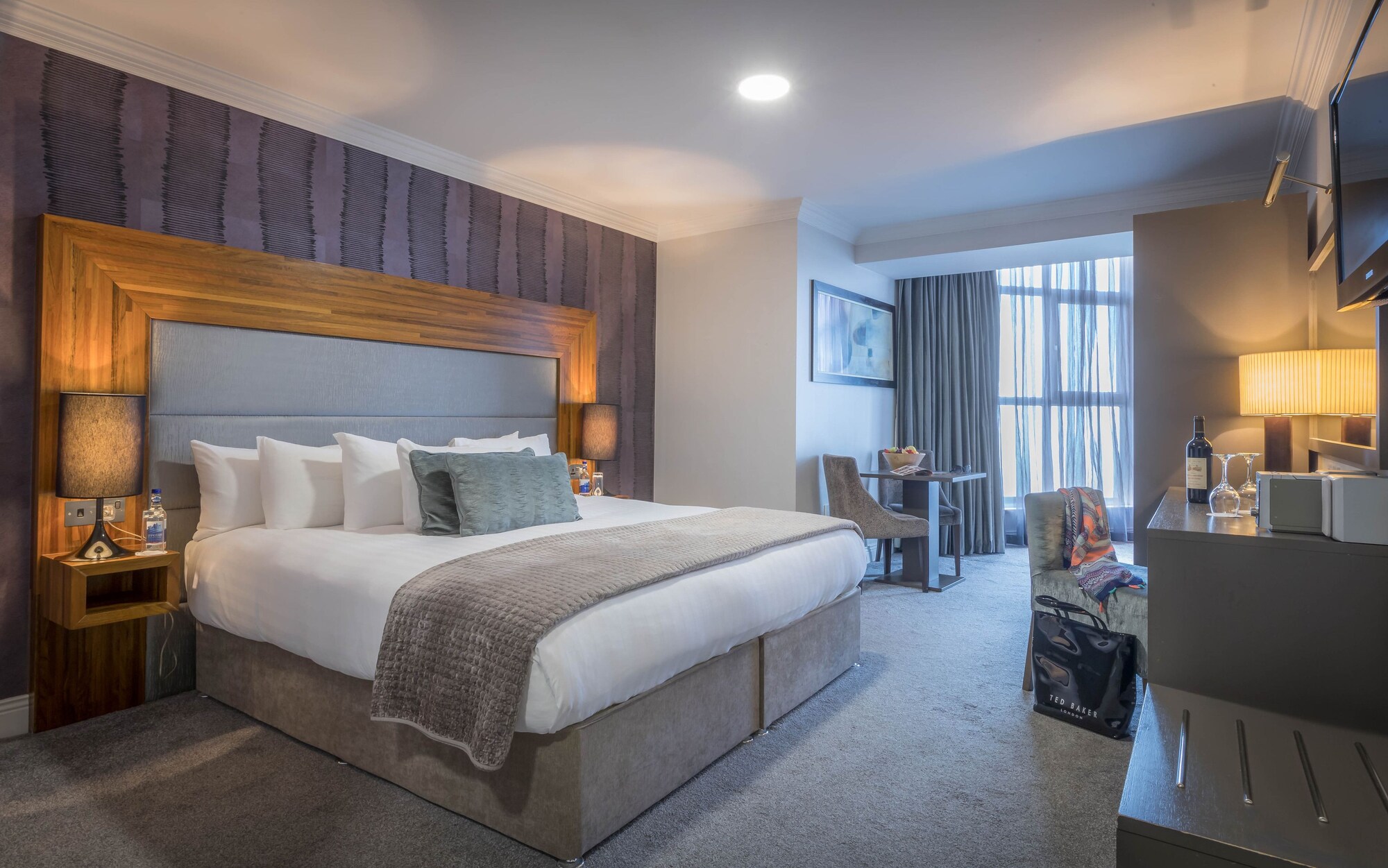 غرفة بسريرين منفصلين بإطلالة على البحر، Talbot Hotel Wexford 2/7