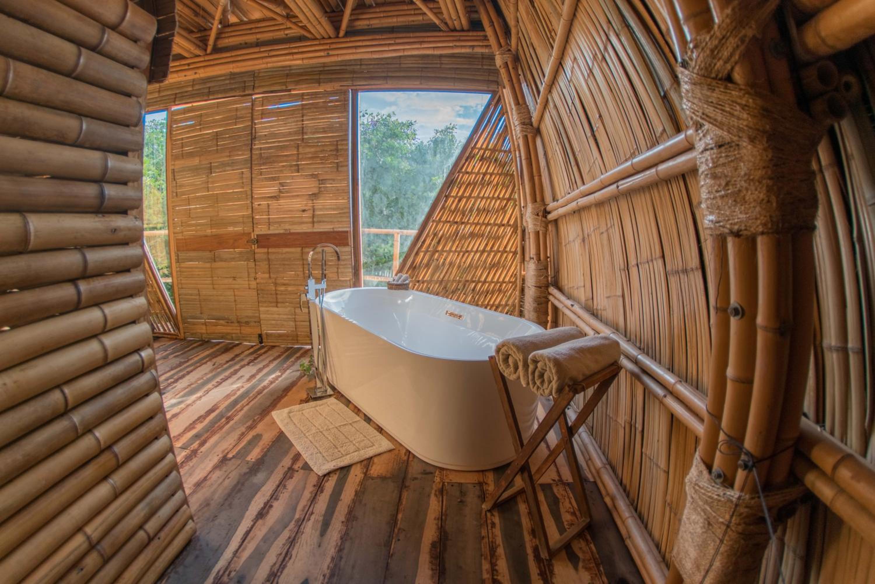 Mamasan Treehouses & Cabins 26/50
