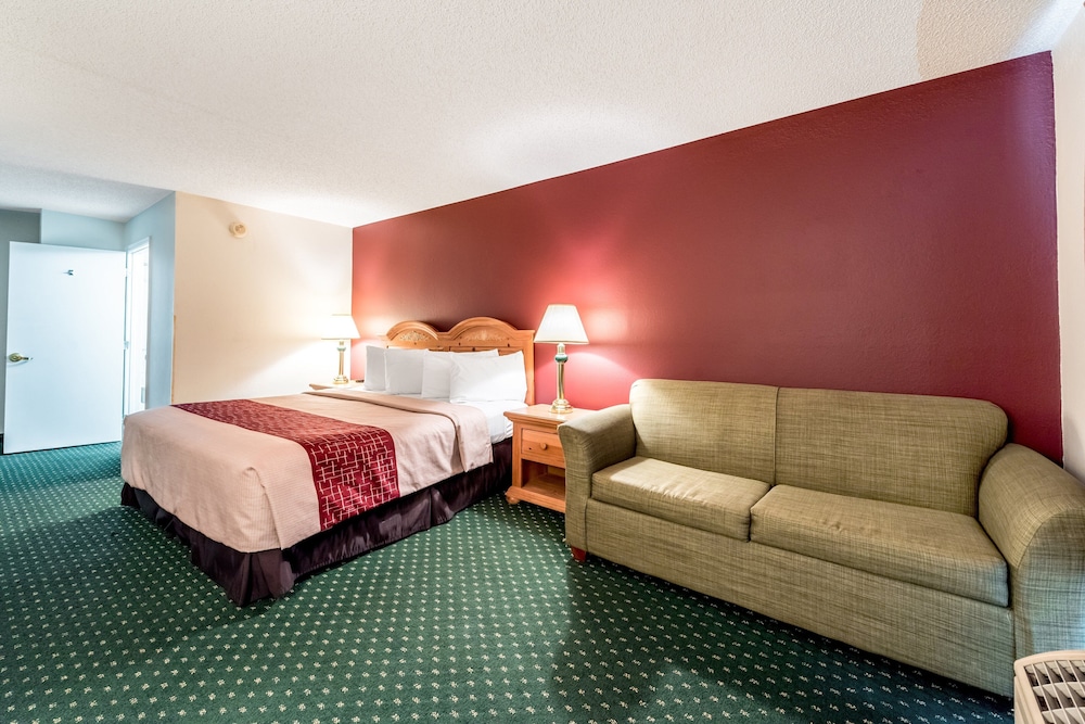 Red Roof Inn and Suites Knoxville East 21/42