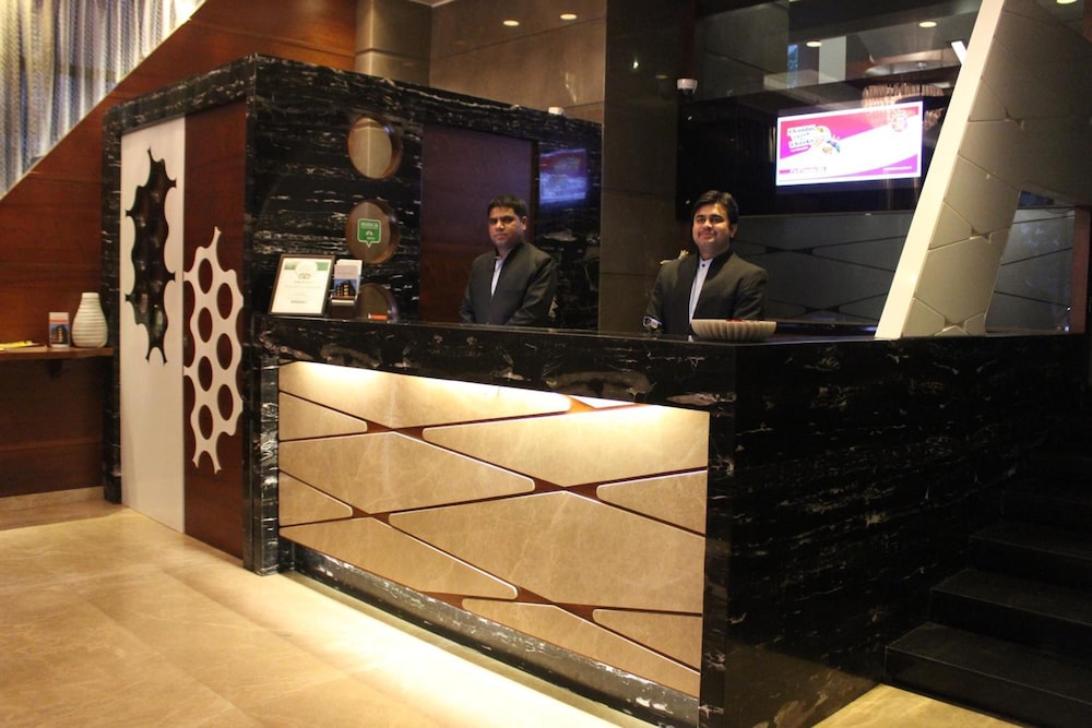 Hotel Cosmopolitan Ahmedabad 5/62