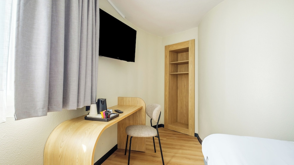 جناح جونيور بسرير كوين مع أريكة، Campanile Nice Airport 7/10