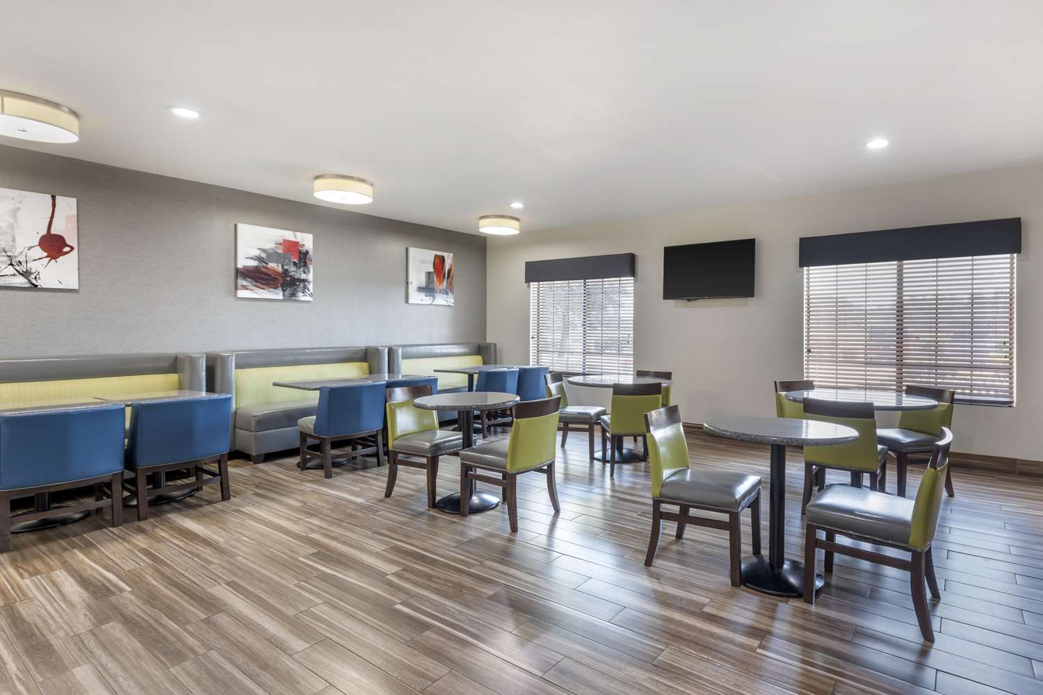 Best Western Plus Mansfield Inn & Suites 30/34