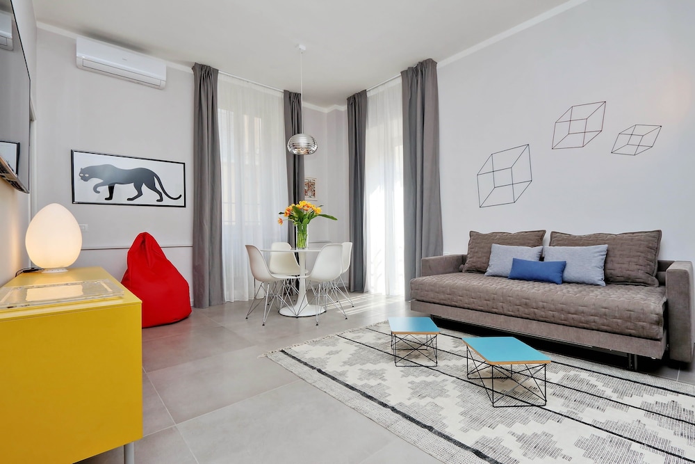 Propaganda Suites 27/50