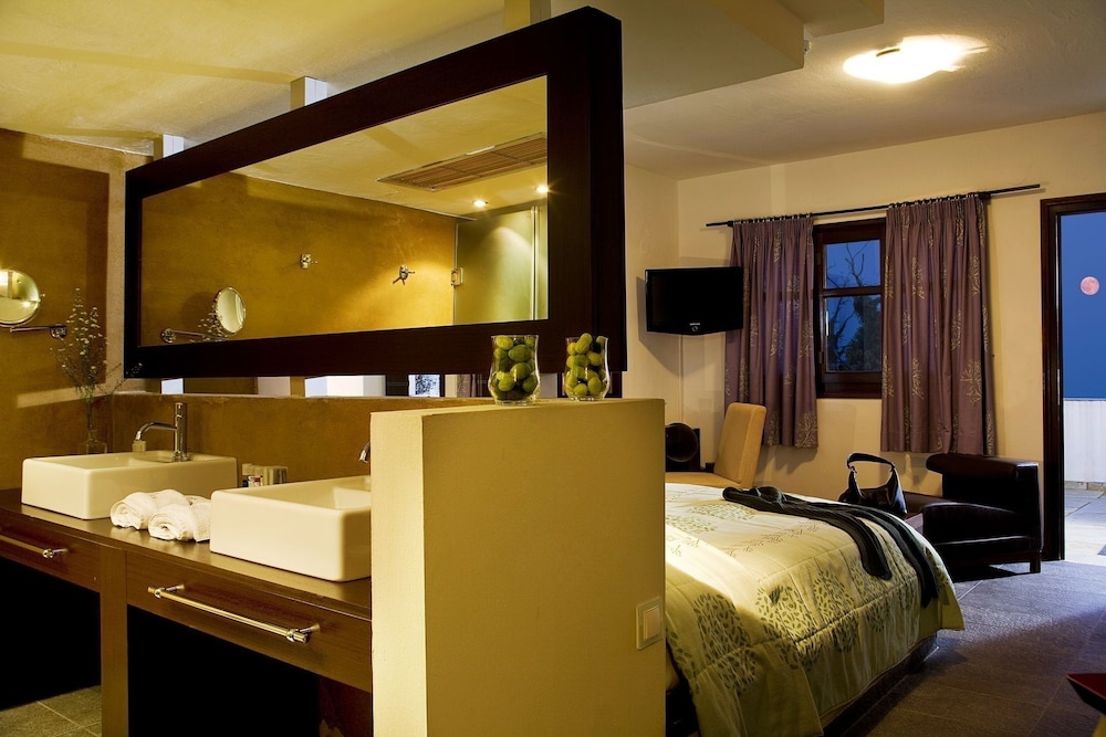12 Months Luxury Resort 76/88