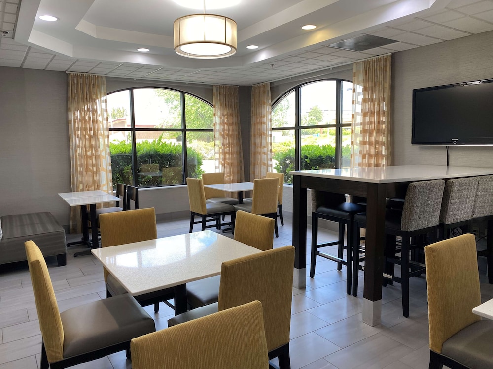Best Western Executive Inn & Suites 21/26