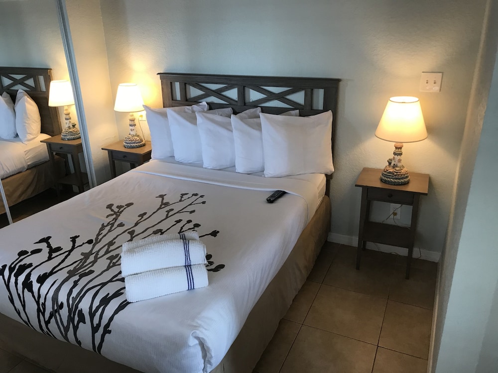 Schooner Hotel 10/42