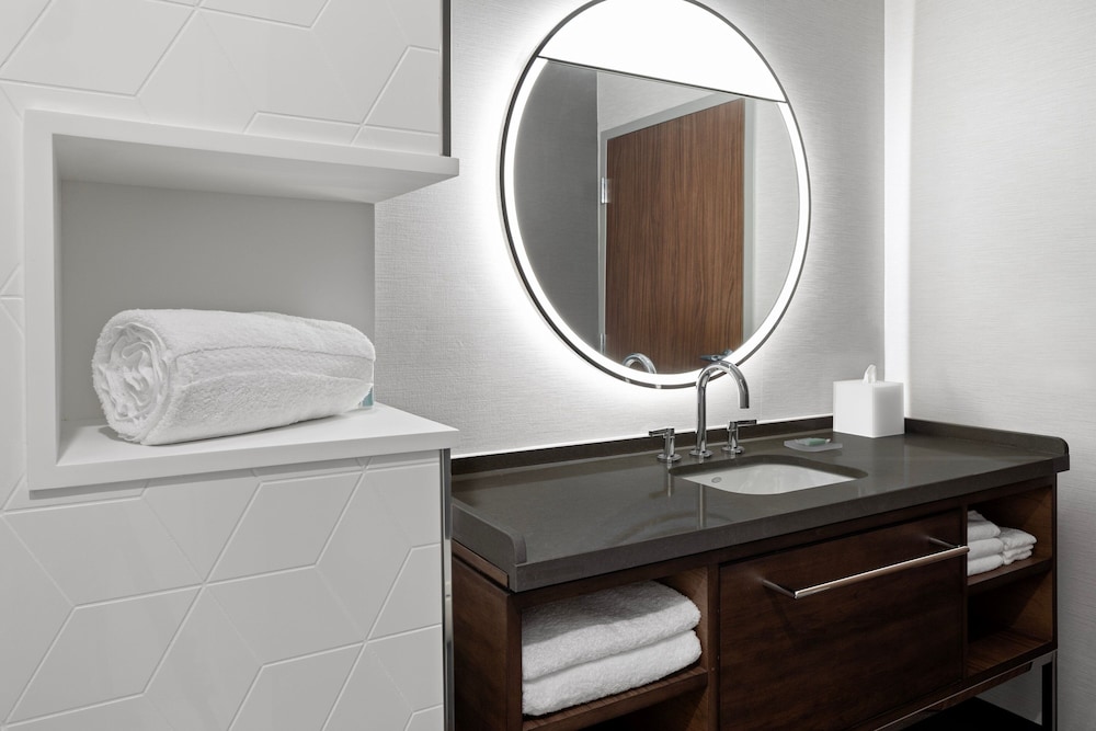 Courtyard by Marriott St. Paul Downtown 11/50
