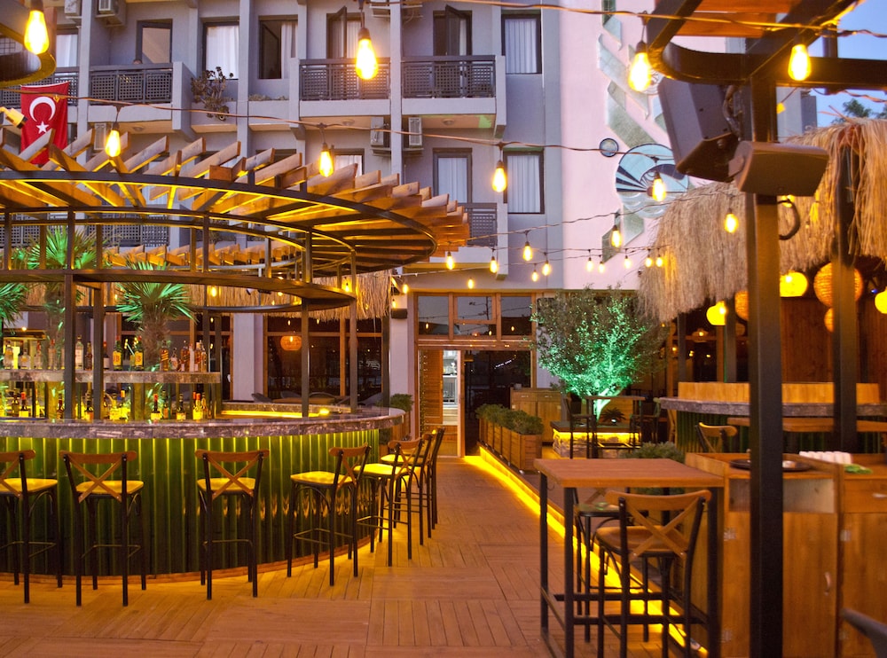 KERMAN HOTEL 33/52
