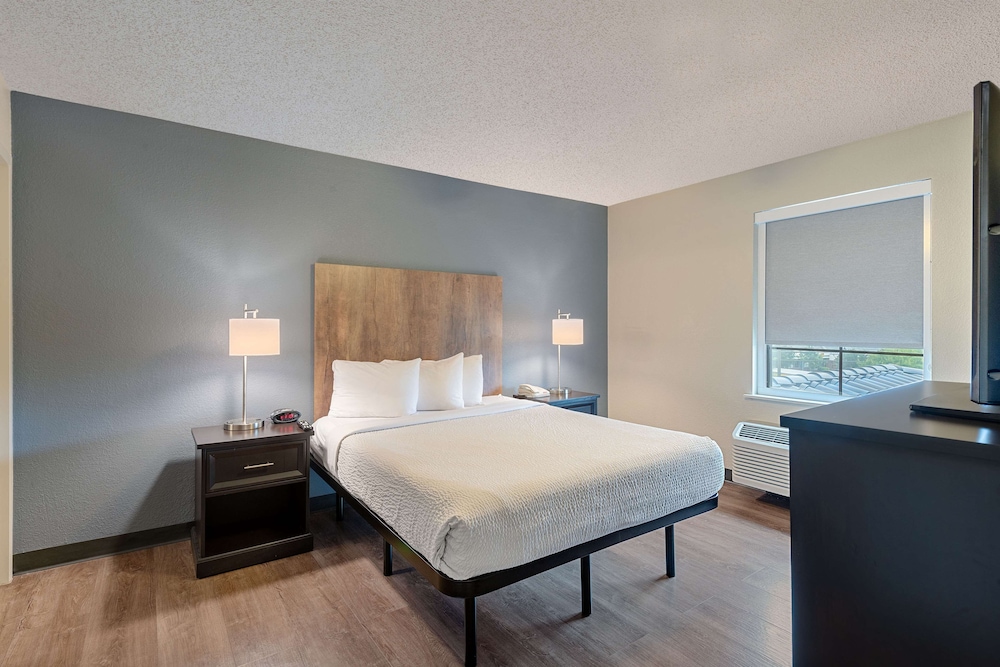 Extended Stay America Suites San Francisco San Mateo SFO 17/55