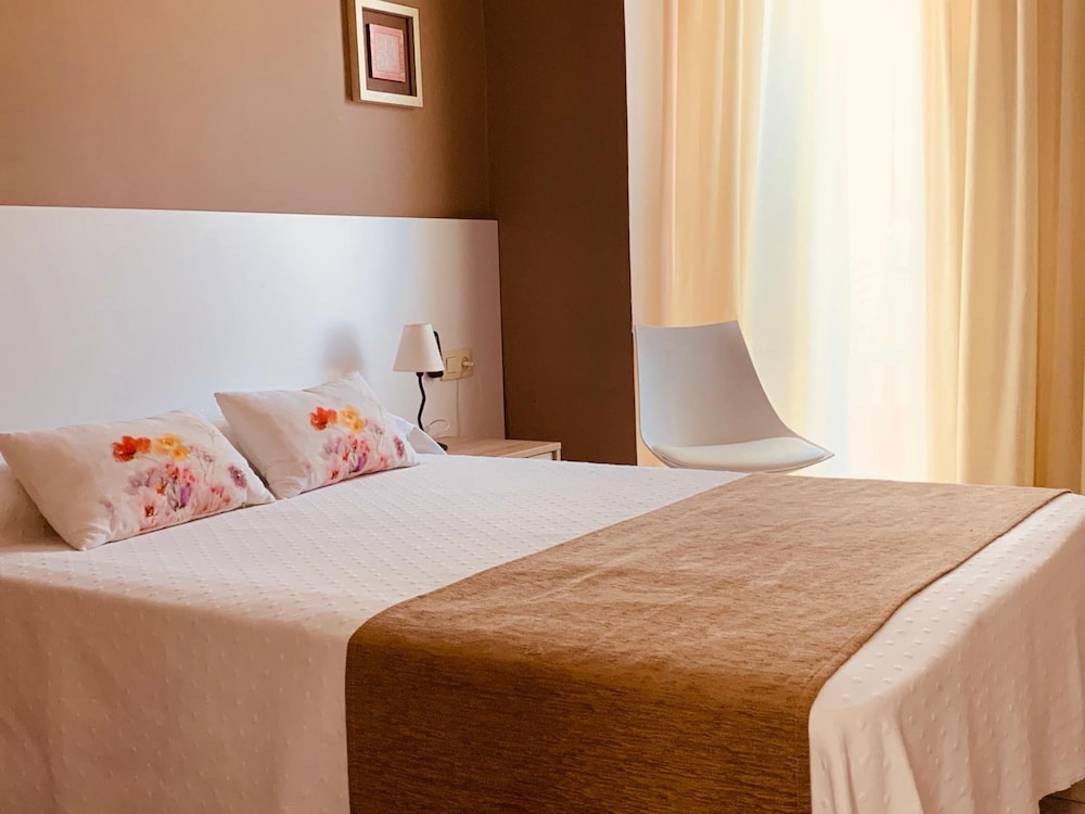 Hotel Llansola 14/67