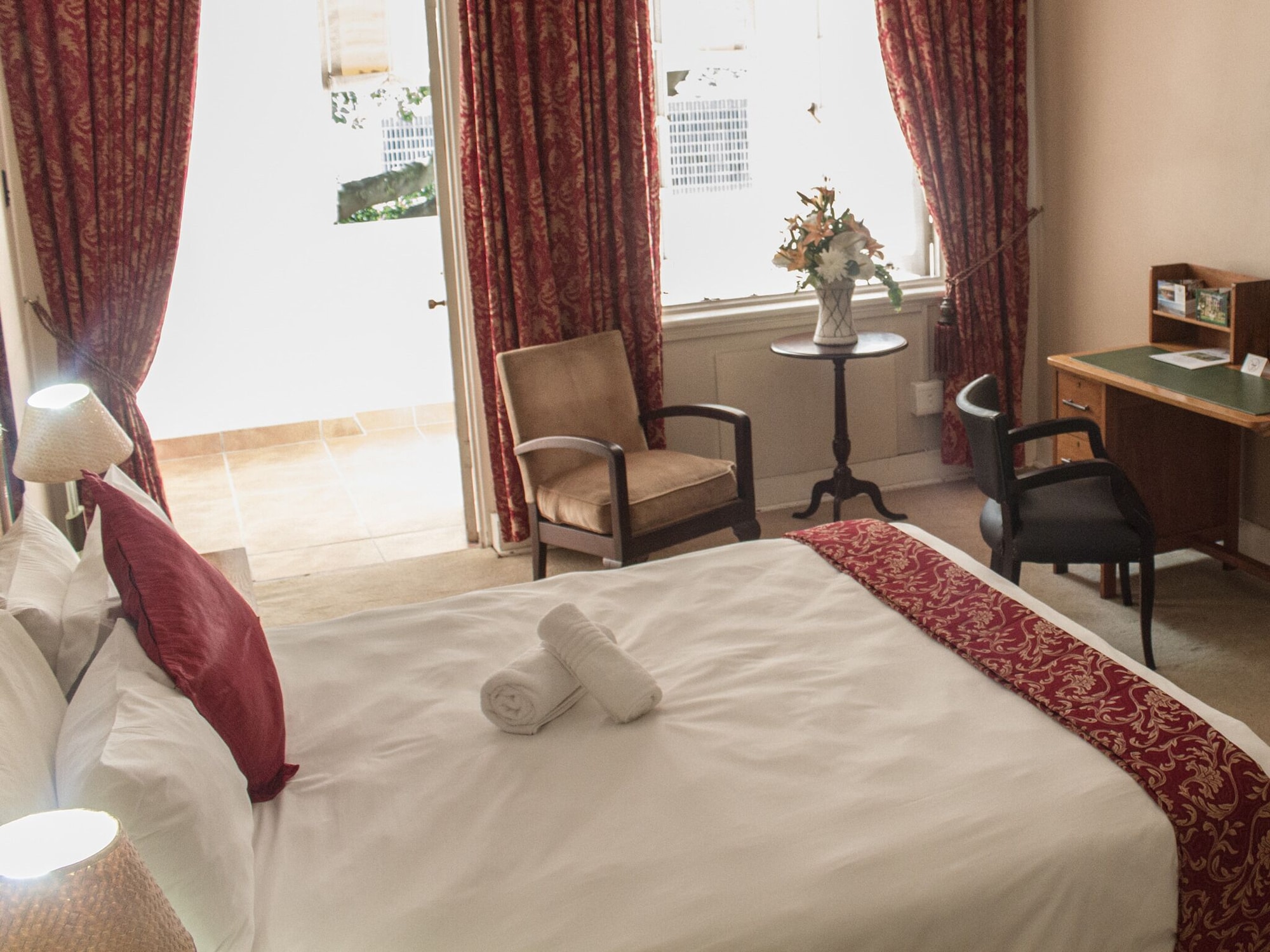 STANDARD, DOUBLE BED, CITY VIEW