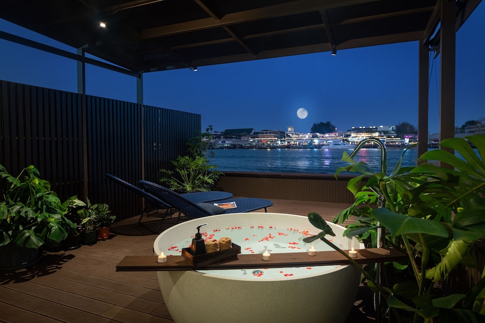 swimming pool spa