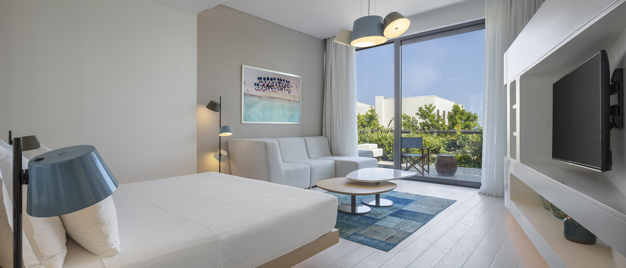 DELUXE, KING BED, PARTIAL SEA VIEW, ACCESSIBLE