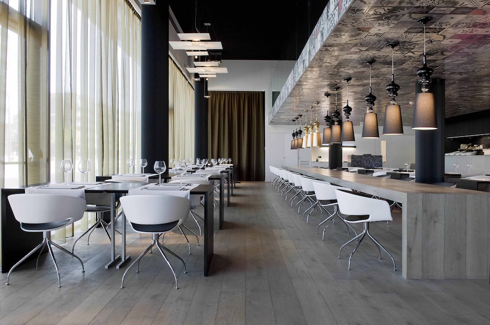 Carbon Hotel 53/61