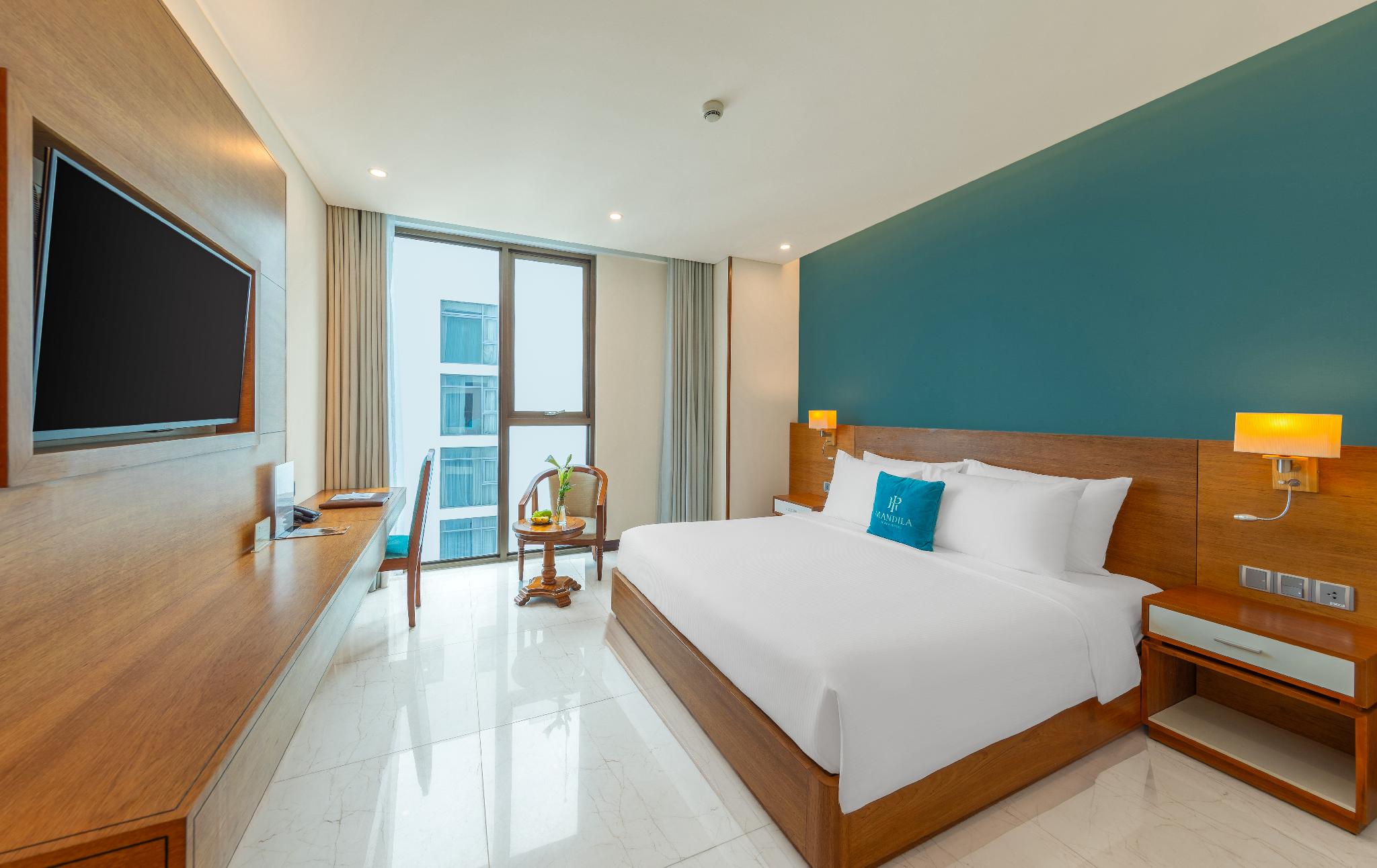 Deluxe, King Bed, Partial Sea View