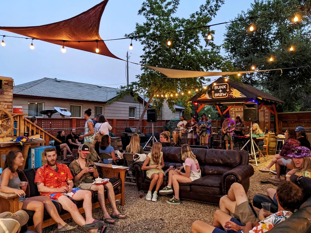 Bunk & Brew Historic Lucas House 62/71
