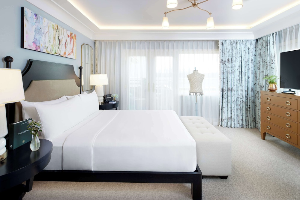 Grand, Lodge, Suite, King and Queen Bed, Accessible