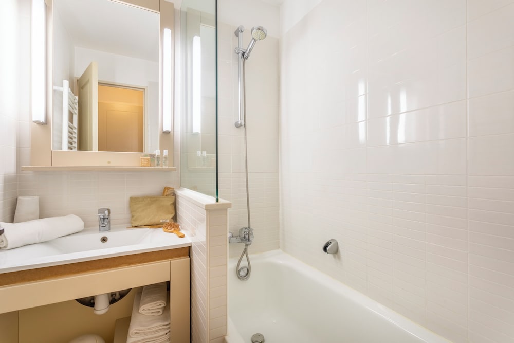 1 Bedroom, Renovated, Apartment, Double Bed, 2 Sofa, Balcony or Terrace، PIERRE & VACANCES RESIDENCE L'ANSE DE PRAMOUSQUIER 3/4