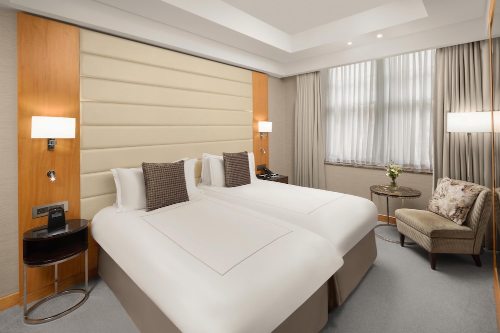 EXECUTIVE, TWIN BEDS, LOUNGE ACCESS