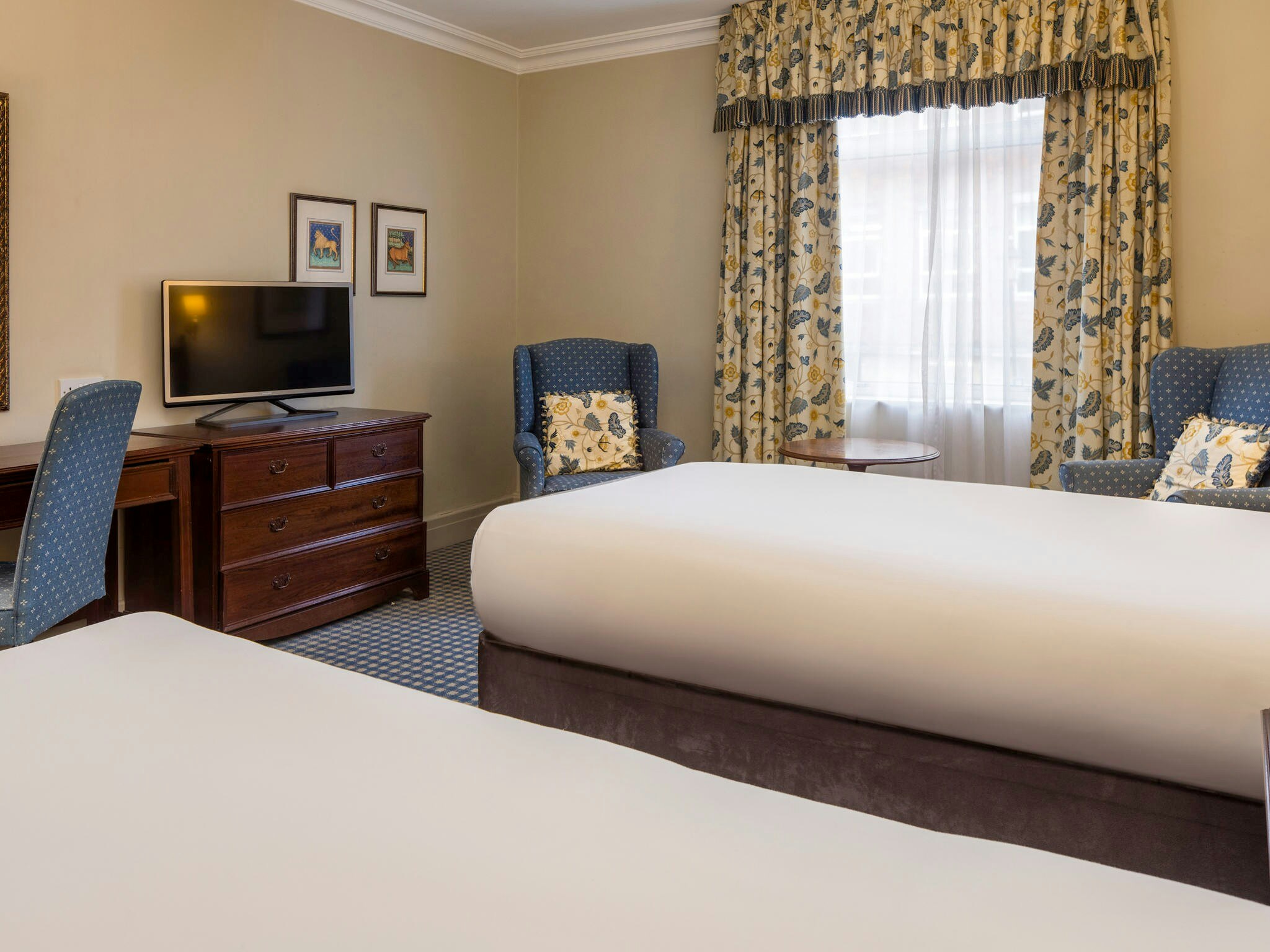 Winchester Wessex Hotel by Sunday 32/70