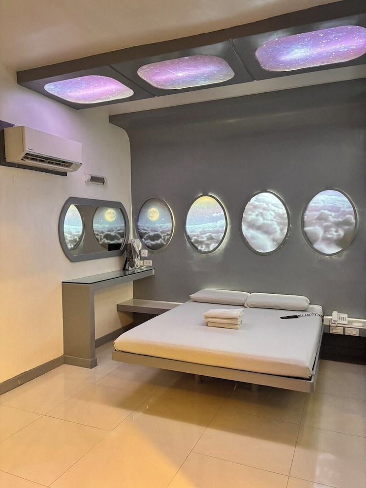 Astrotel Cubao 4/49