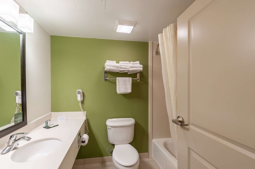 Sleep Inn and Suites Harrisonburg Near University 11/38