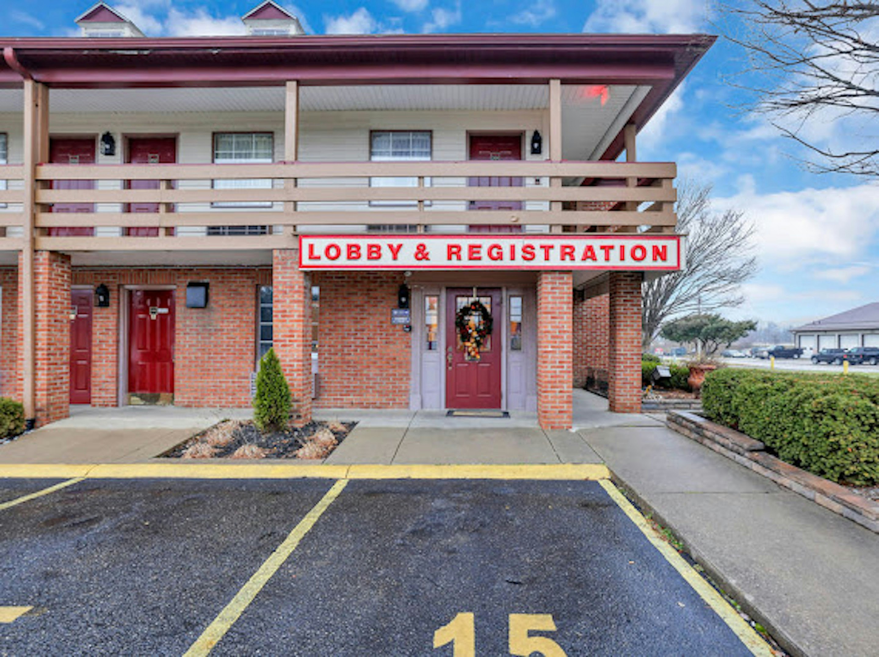 Red Roof Inn Uhrichsville 30/33