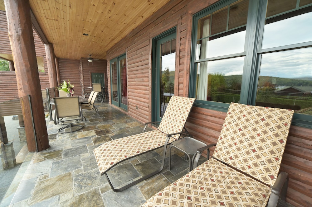 The Lodges at Cresthaven 19/60