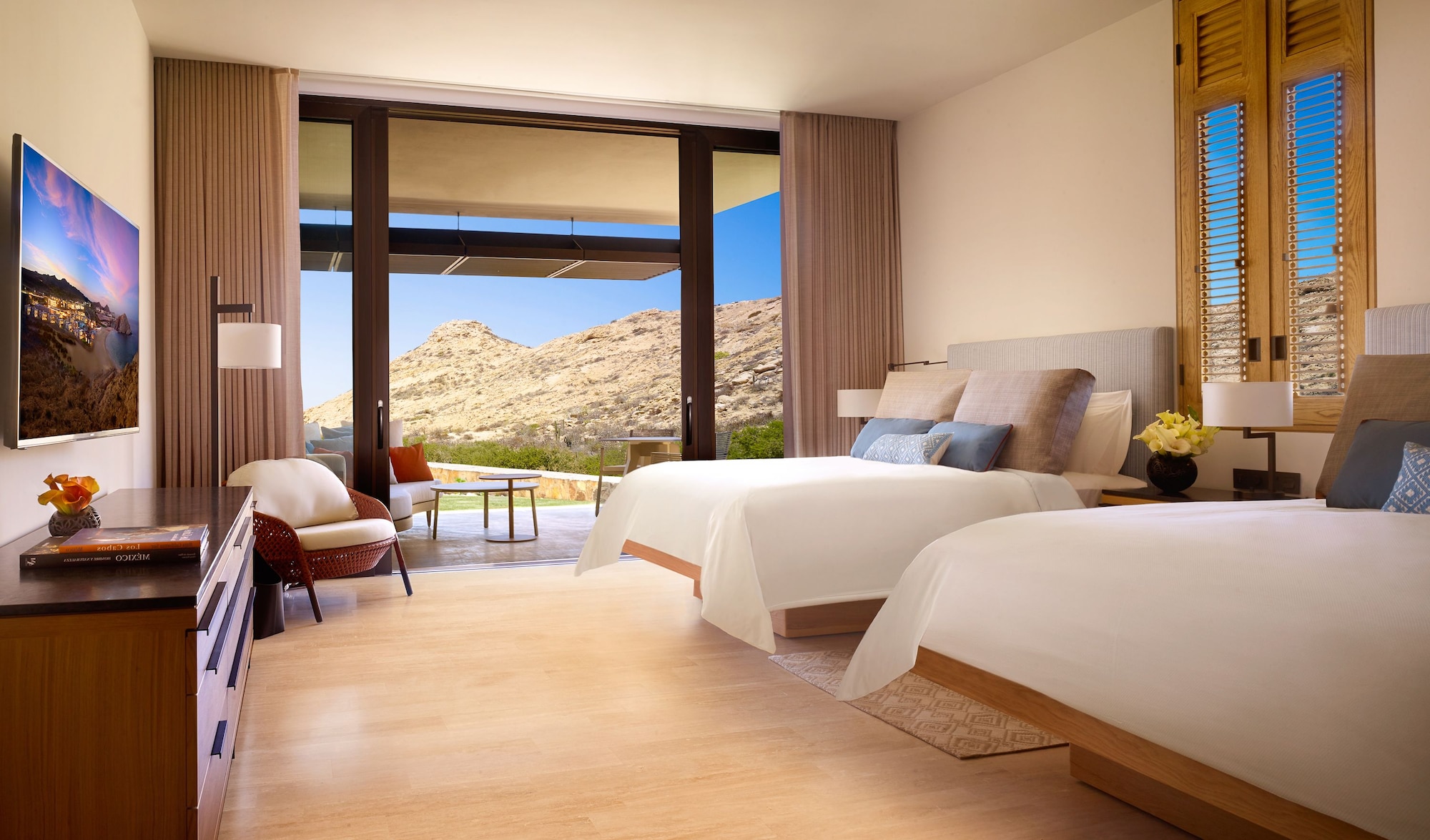 2 Queen Beds, Coast View