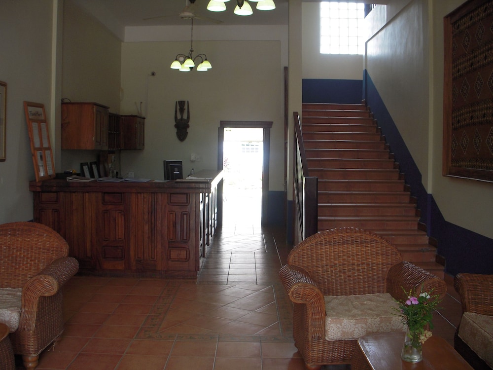 Riyan Apartments 8/42