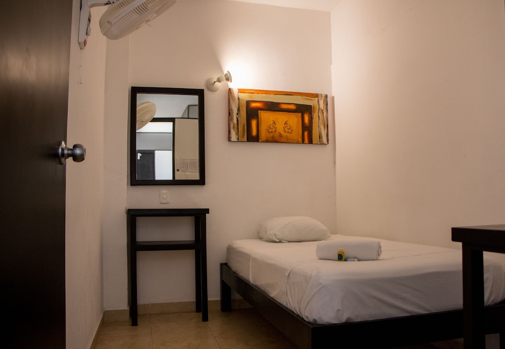 Gayser Hostal 10/25