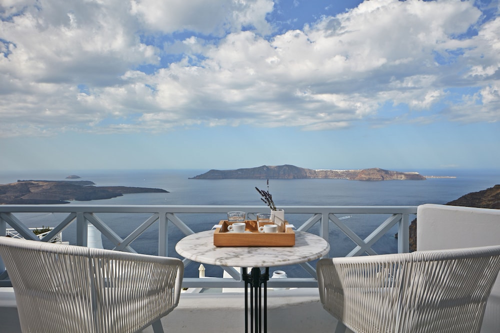 Cliff Side Suites Hotel 42/62
