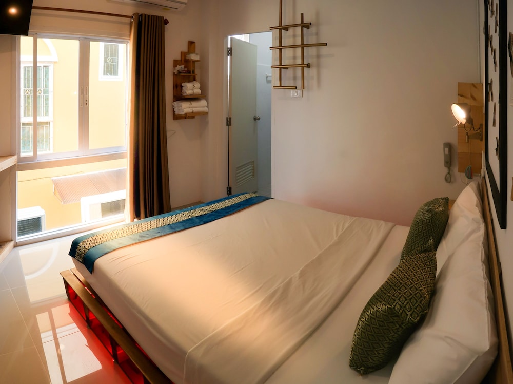 Baan Urt Suratthani Airport Hotel 24/66