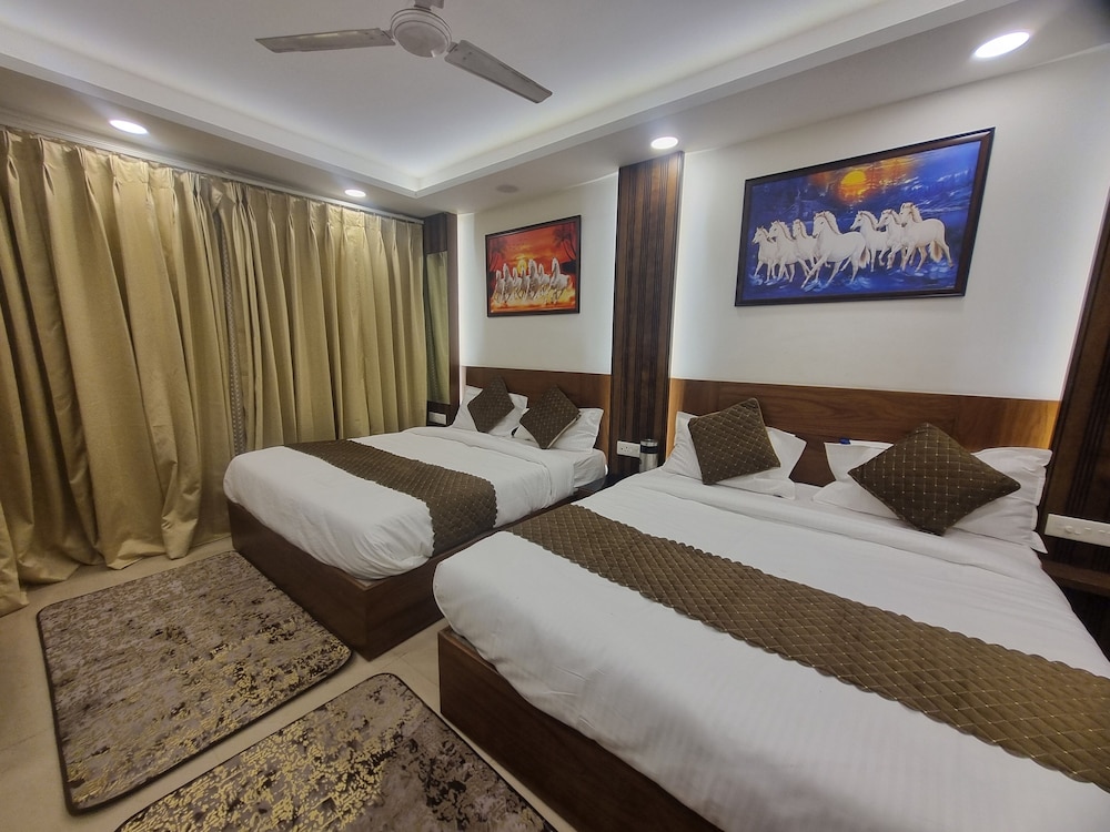 Muskan Hotel 11/48