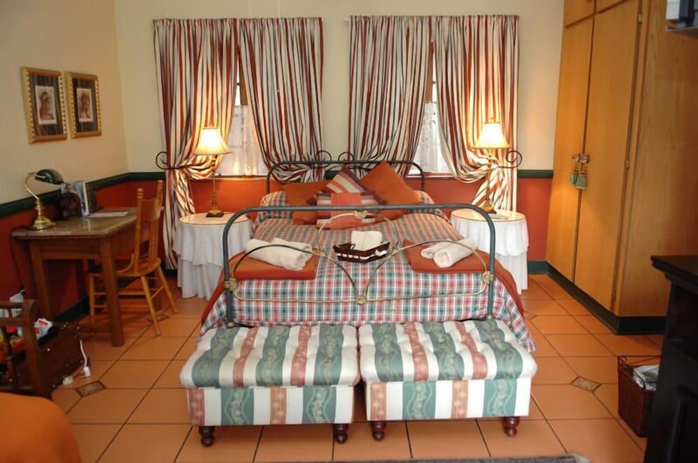 A Tapestry Garden Guest House 18/36