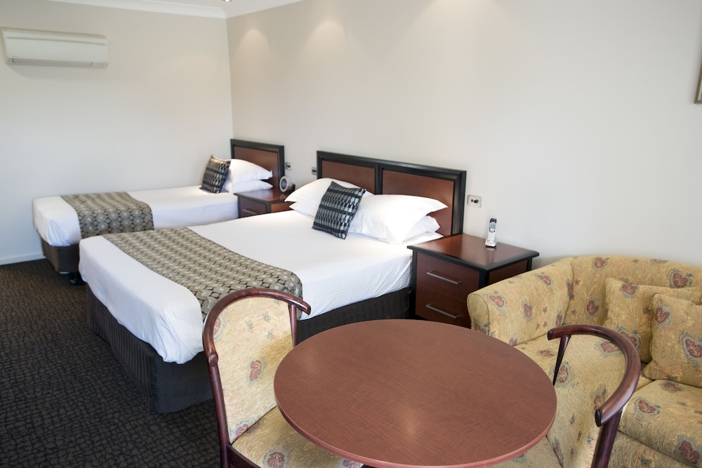 Best Western Plus All Settlers Motor Inn 10/34