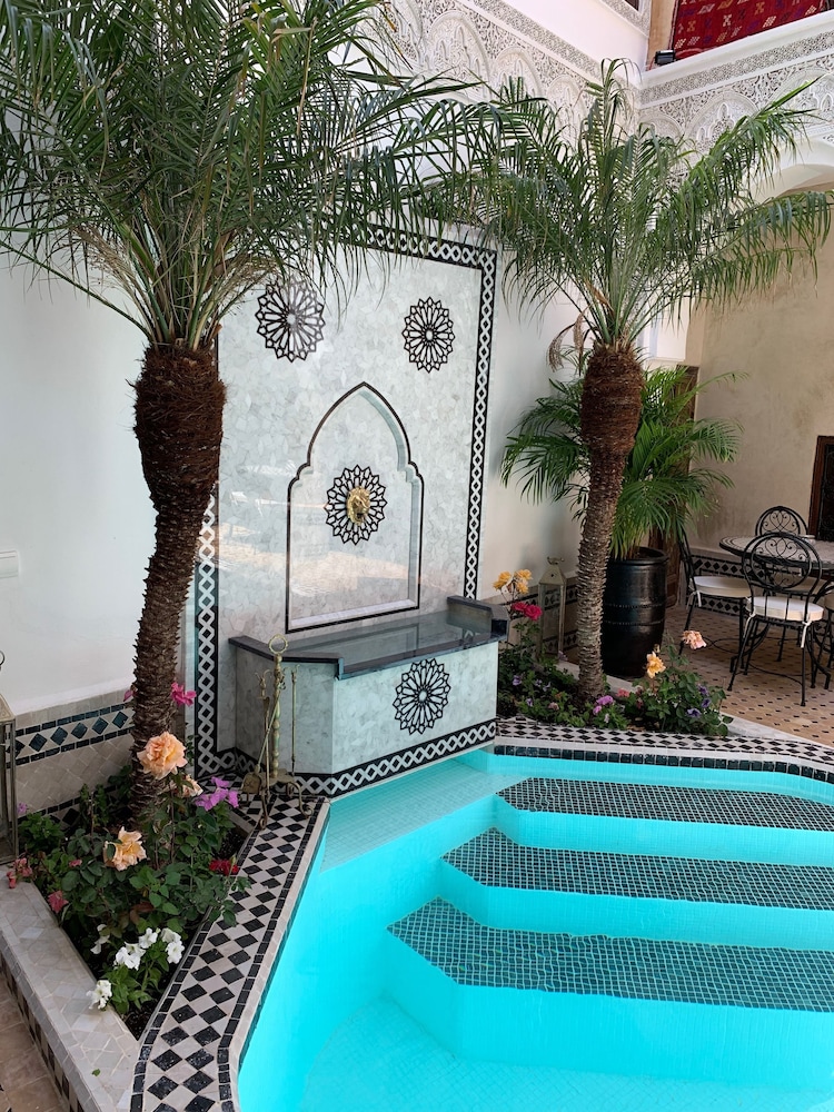 Riad Abaka 27/50