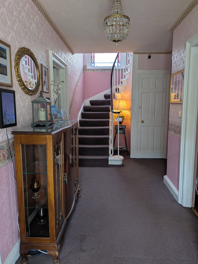 Averon Guest House 40/50