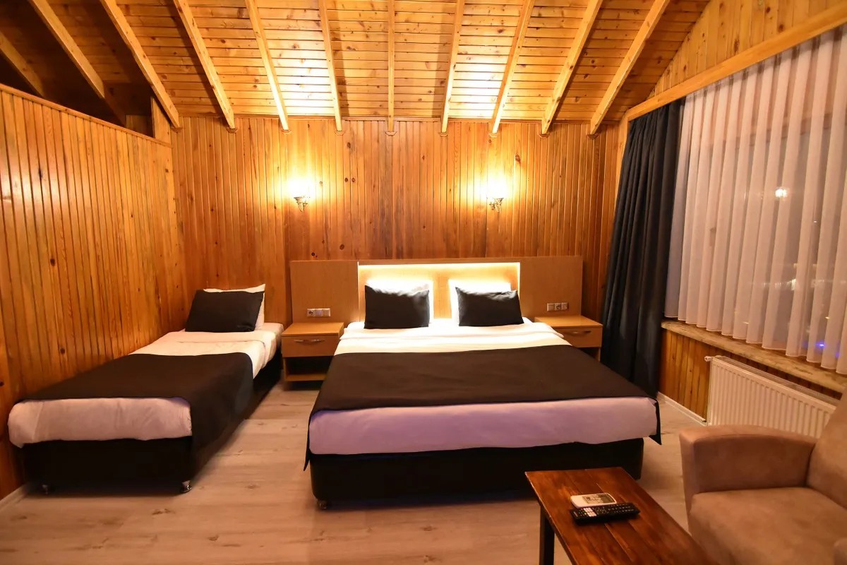 Sandal Hotel 26/45