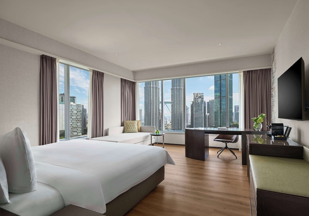 TRADERS, CLUB, EXECUTIVE, KING BED, TWIN TOWERS VIEW