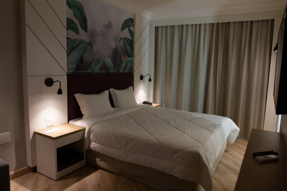 Bristol International Airport Hotel 15/50
