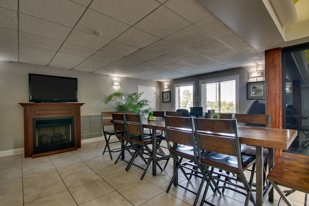Greenfield Inn and Suites Elizabethtown KY I65 Exit 94 47/62