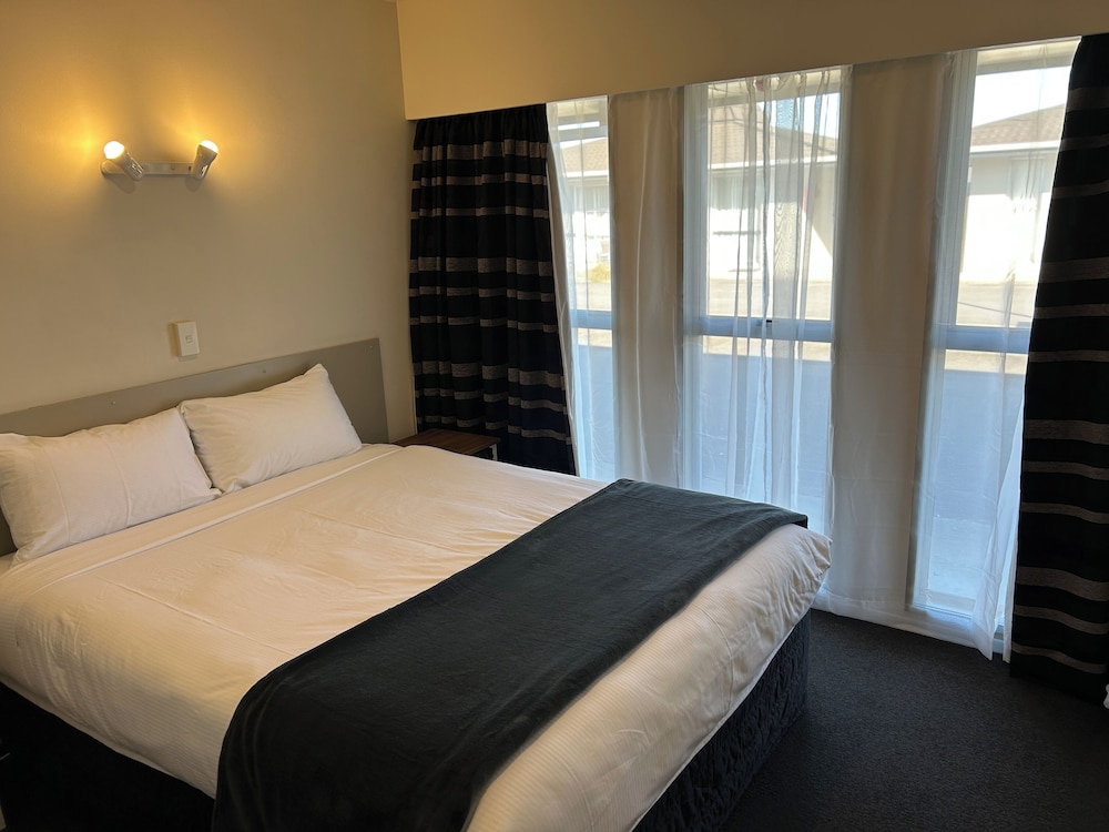 Montana Lodge Motel 11/50