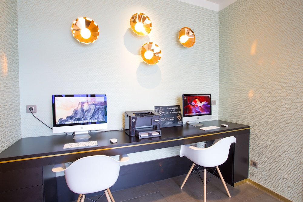 Gatsby Hotel and Restaurant By HappyCulture 39/50