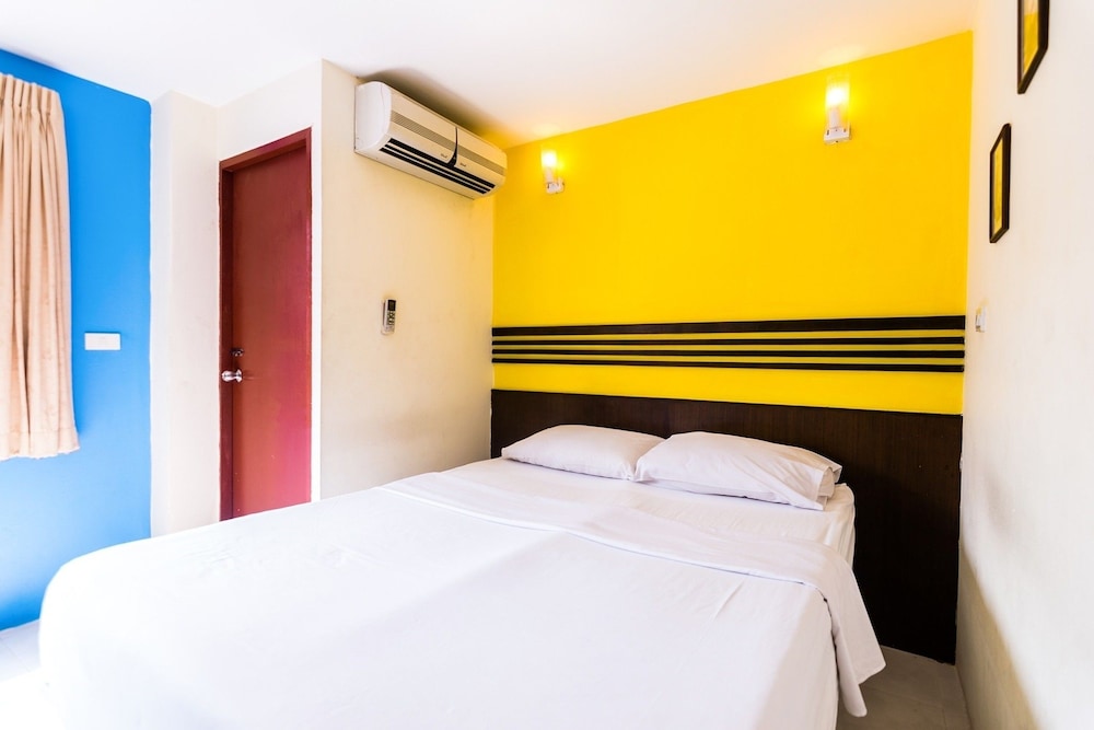18 Coins Budget Hotel 12/67