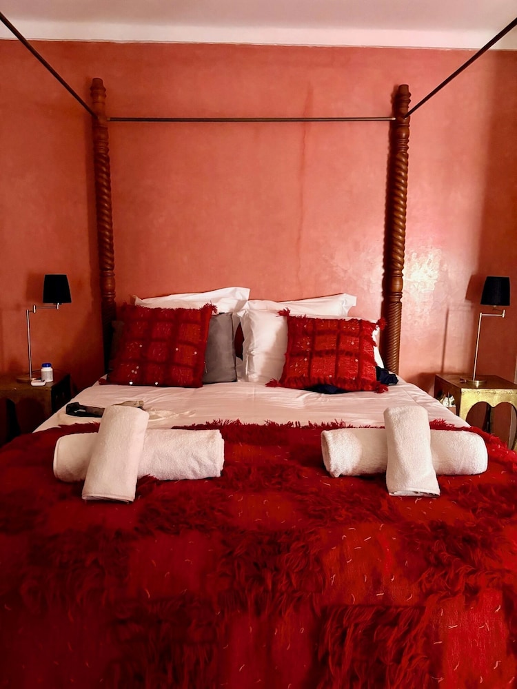 DELUXE, DOUBLE BED