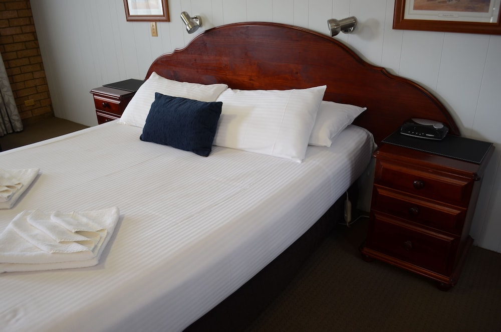 Deer Park Motor Inn And Restaurant 18/50